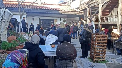 Bayanlar adım adım Manisa’yı geziyor