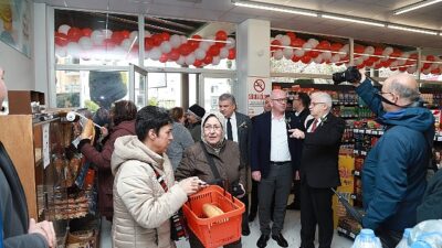 Burhaniye’de halka hizmet “halk market”