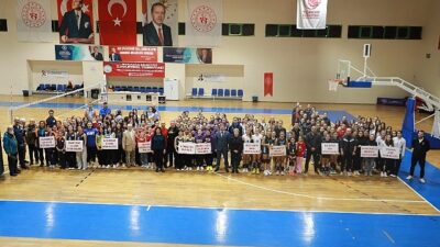 Burhaniye’de Voleybol Şöleni Başladı