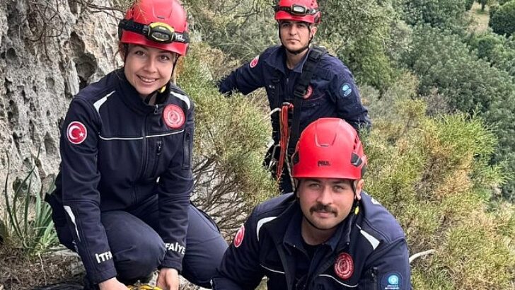 Büyükşehir Belediyesi İtfaiye takımlarından keçi kurtarma operasyonu