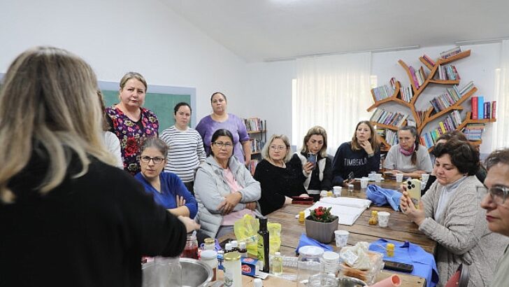 Eğitimlerle Balmumu Bayanların Elinde Hayat Buluyor