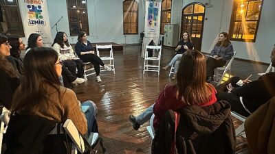 Genç İzmir Kitap Kulübü kapılarını açtı