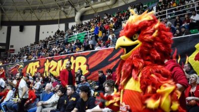 Göztepe’nin maskotu birinci maçında gözaltına alındı!