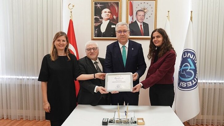 Greenmetric “Dünya Yeşil Üniversiteler” Sertifikası Rektör Prof. Dr. Budak’a takdim edildi