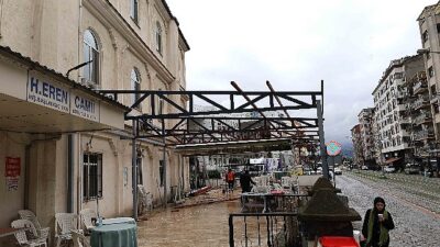 İzmit Eren Camii’ne yeni sundurma