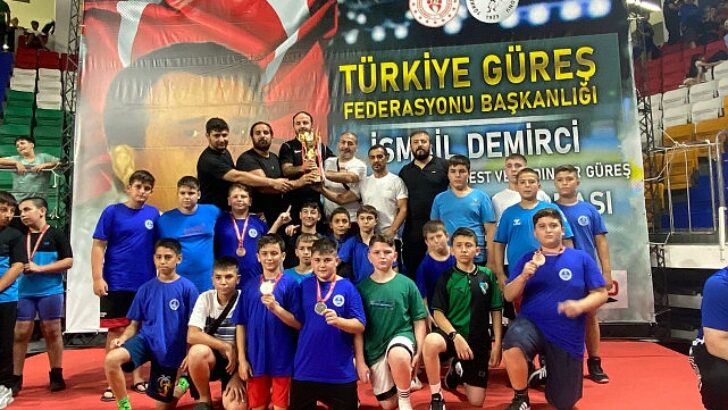Kağıtspor’dan şampiyonluklarla dolu bir yıl