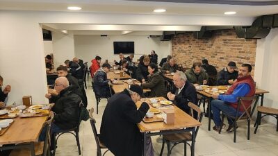 Kemalpaşa Belediyesi tarafından hayata geçirilen Kent Lokantası, vatandaşlar tarafından ağır ilgi görüyor