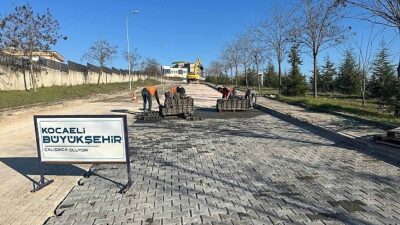 Kilitli parke taşları kilim dokur üzere işleniyor
