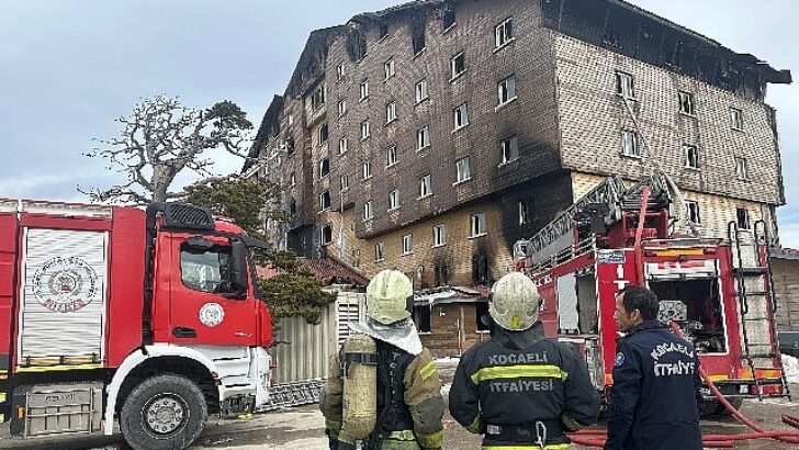 Kocaeli İtfaiyesi, otel yangınında etkin misyon aldı