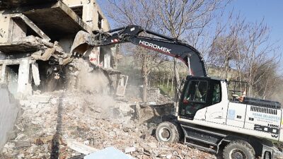 Konak’ın kent dokusu değişiyor: 9 ayda 92 metruk bina yıkıldı