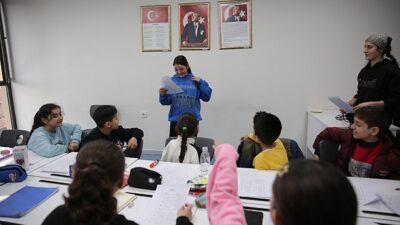 Konaklı çocuklar İngilizce Konuşma Kulübü ile lisan hünerlerini geliştiriyor