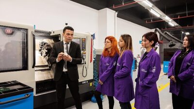 Konak’ta tabular yıkılıyor: Bayanlara CNC operatörlüğü eğitimi