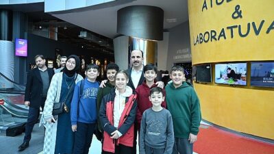 Lider Altay Tatilini Bilim Merkezi’nde Kıymetlendiren Çocuklarla Buluştu