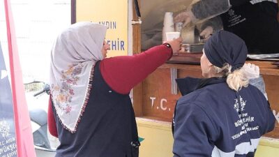 Lider Çerçioğlu vatandaşlara ve pazarcı esnafına sıcak çorba ikramına devam ediyor