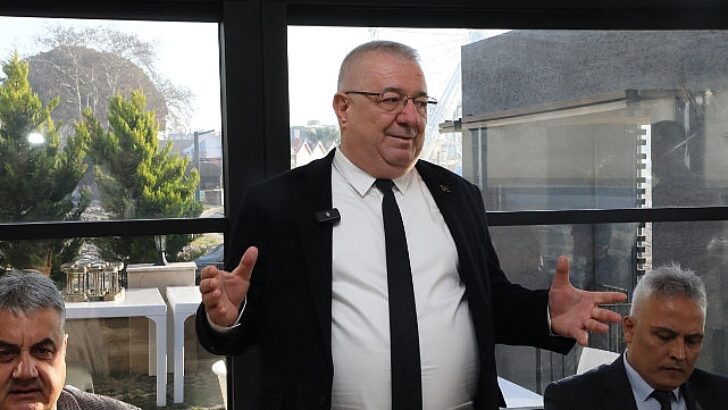 Lider Ertaş’tan gazetecilerle bir ortaya geldi
