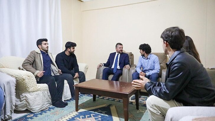 Lider Görkem Duman’dan öğrenci meskenine ziyaret
