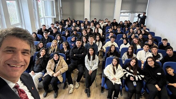 Lider Kocaman Gençlerle Buluştu: Geleceği Birlikte Planlıyoruz