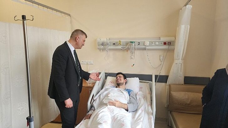 Lider Sezer’den Hastanedeki Hemşehrilerine Ziyaret