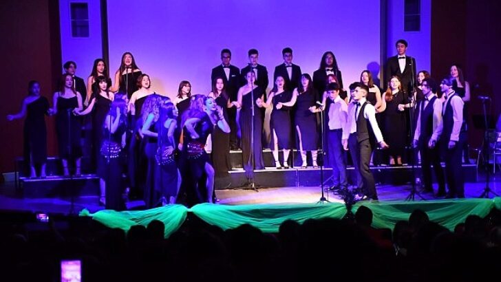 Manisa Büyükşehir Belediyesi Çok Sesli Korosu’ndan Harika Konser
