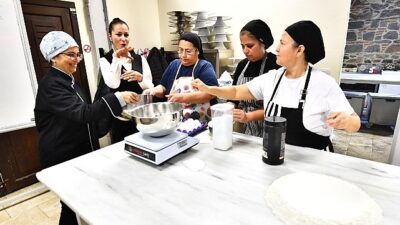 Meslek Fabrikası’nda işitme engellilere yönelik pastacılık kursu açıldı