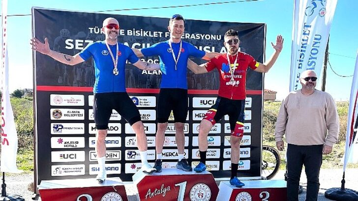 Mudanyalı bisikletçilerden üç günde dört madalya