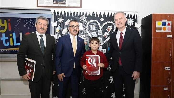 Öğrenciler Karnelerini İnegöl Protokolünden Aldı