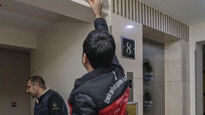 Otellerdeki acil çıkış kapıları ile yangın merdivenleri hayat kurtarıyor