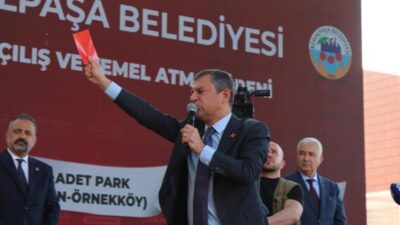 Özgür Özel kırmızı kart tenkitlerine cevap verdi: ‘Kim şikayet ediyorsa, kim seçim istiyorsa kırmızı kartını kaldırsın’