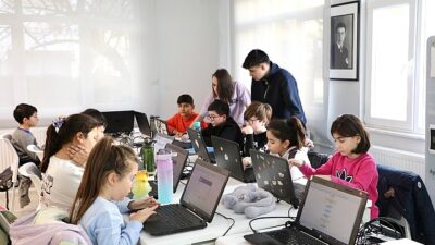 Robotik Kodlama İle Çocuklar Geleceğe Hazırlanıyor
