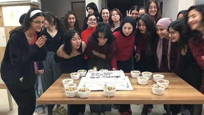 Toplumsal Tesislerde kalan gençler yılbaşı gecesi yalnız bırakılmadı