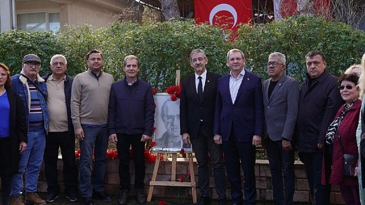 Uğur Mumcu Ayvalık’ta Meskeninin Önünde Anıldı