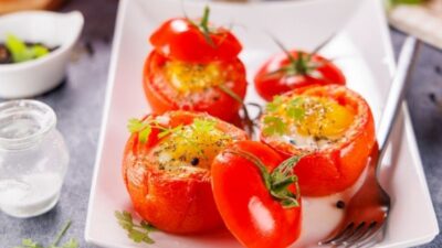 Yumurtalı Domates Dolması