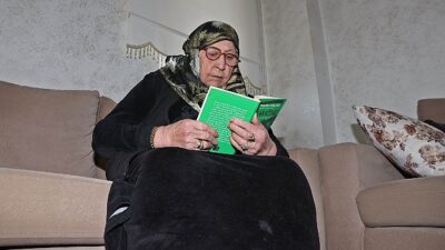 84 yaşındaki Ayşe Nine okuma yazmayı, Afrikalı Cisse Türkçe’yi ATASEM’de öğreniyor