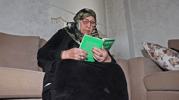 84 yaşındaki Ayşe Nine okuma yazmayı, Afrikalı Cisse Türkçe’yi ATASEM’de öğreniyor