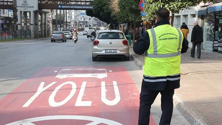 Antalya Büyükşehir Belediyesi Trafikte otobüslere özel şerit uygulaması başladı