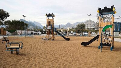Antalya Büyükşehir’den parklara zeytin çekirdeğinden taban kaplama