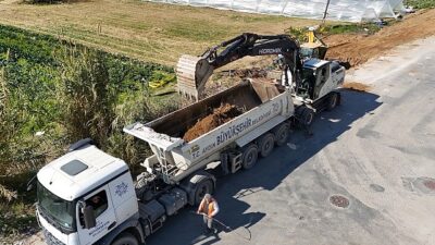 Aydın Büyükşehir Belediyesi, kent genelinde hayata geçirdiği yol üretim ve yenileme çalışmalarına süratle devam ediyor.