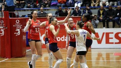 Aydın Büyükşehir Belediyespor Bayan Voleybol Kadrosu’ndan Farklı Galibiyet