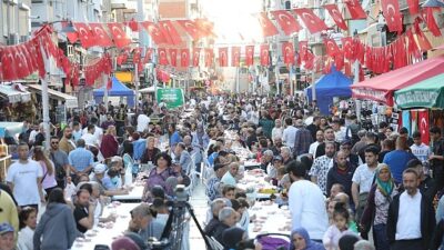 Bayraklı’da iftar sofraları ve Ramazan şenlikleri