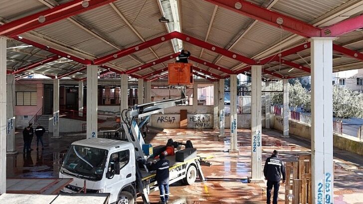 Bayraklı’da pazar yerleri yenileniyor