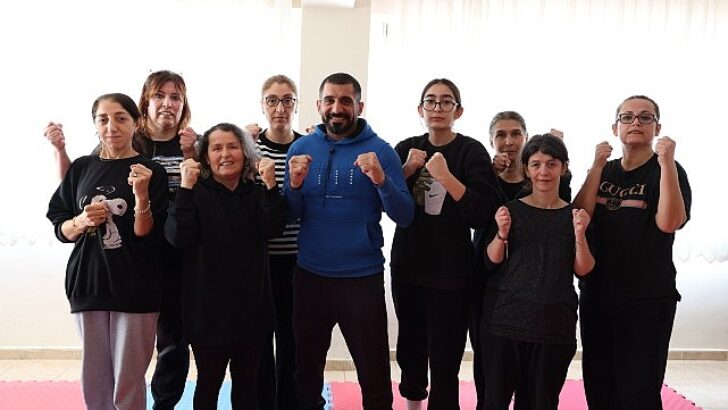 Bayraklılı bayanlar yakın savunma öğreniyor