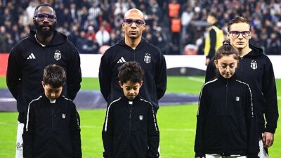 Beşiktaşlı Futbolcular Mor Gözlüklerle Alana Çıktı