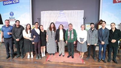 Birçok mükafata layık görülen “Ağaçlar Ayakta Ölür” isimli tiyatro oyunu Didim Belediyesi Tiyatro Topluluğu tarafından sergilendi