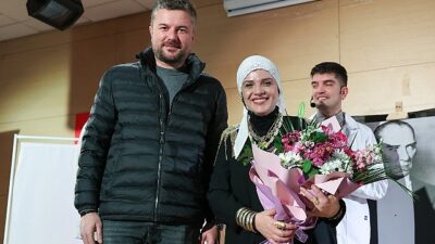 Buca’da sahnelenen Taksiratli Şekibe oyunu izleyenlerden tam not aldı
