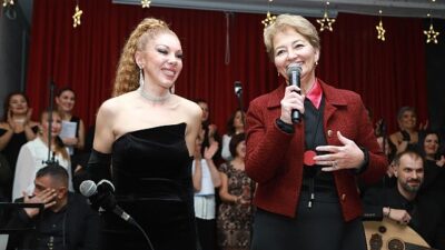 Burhaniye Belediyesi Bayan Korosu Birinci Konserini Düzenledi