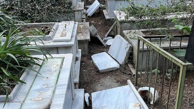 Büyükçiğli Mezarlığı’ndaki hasar gideriliyor