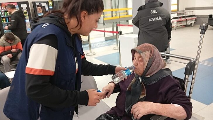 Büyüklerimizin Her Vakit Yanındayız