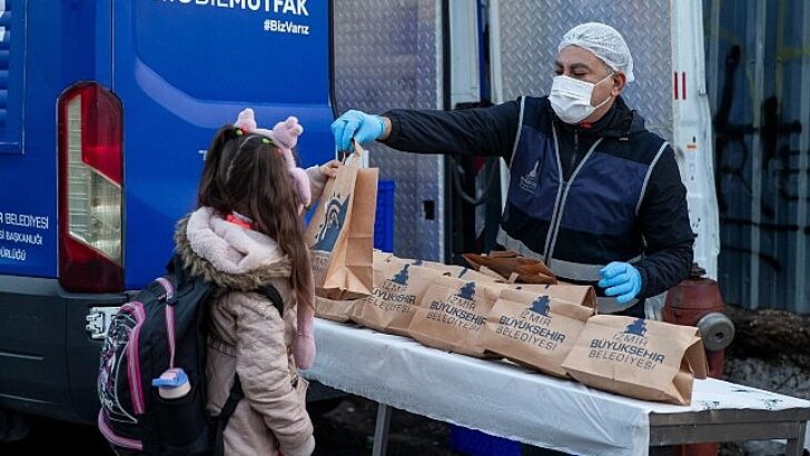 Büyükşehir’den miniklere beslenme paketi
