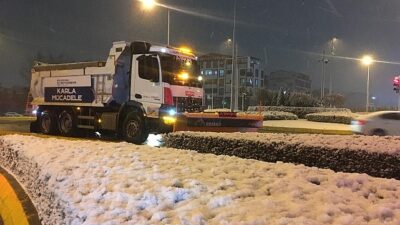 Büyükşehir’in kar mesaisi canla başla sürüyor; Kocaeli’de yollar açık, ulaşımda aksama yok