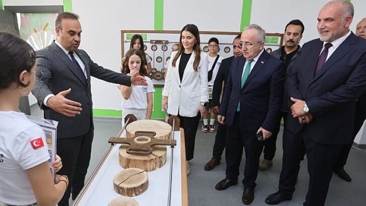 Canik’e Bir Ödülde Bakan Kacır’dan